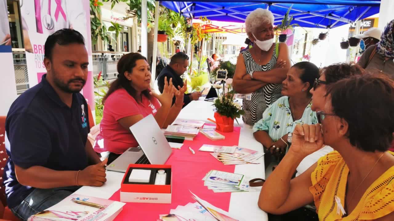 Innovant et précis, Health Monitor Ltd a présenté son appareil « Breast-i » lors de cette journée. Dr Salonee Cunthen Ujoodha a mis en avant cet outil qui permet de détecter le cancer du sein sans mammographie. Le cancer de la prostate peut aussi être détecté par le « Breast-i » qui utilise une lumière rouge.