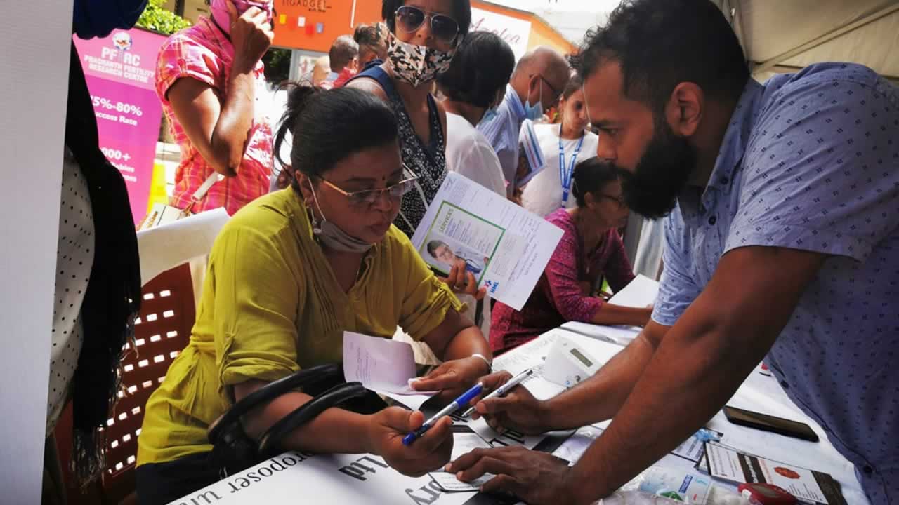 Meditrust Medical Laboratories proposait des rabais sur des tests de sang axés sur la détection des cancers. Pour Reejuan Ramdany, il est crucial de rendre ces tests abordables, afin de faire un meilleur suivi du traitement, ils sont souvent nécessaires aux patients qui font la chimiothérapie. Le laboratoire propose aux patients de faire ces tests à domicile sans frais additionnels.