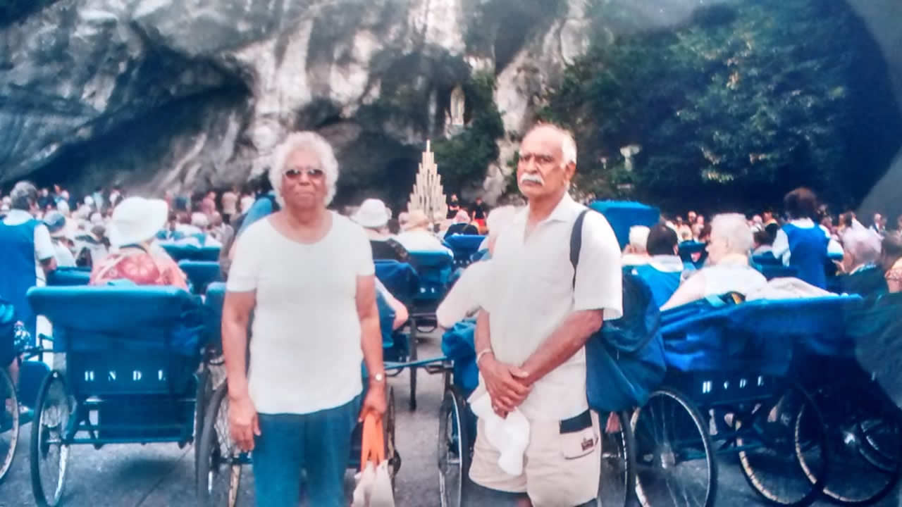 Hilda en pèlerinage à Lourdes, France.