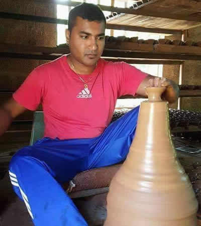 Sunny Meetah a appris le métier  très jeune avec son père.