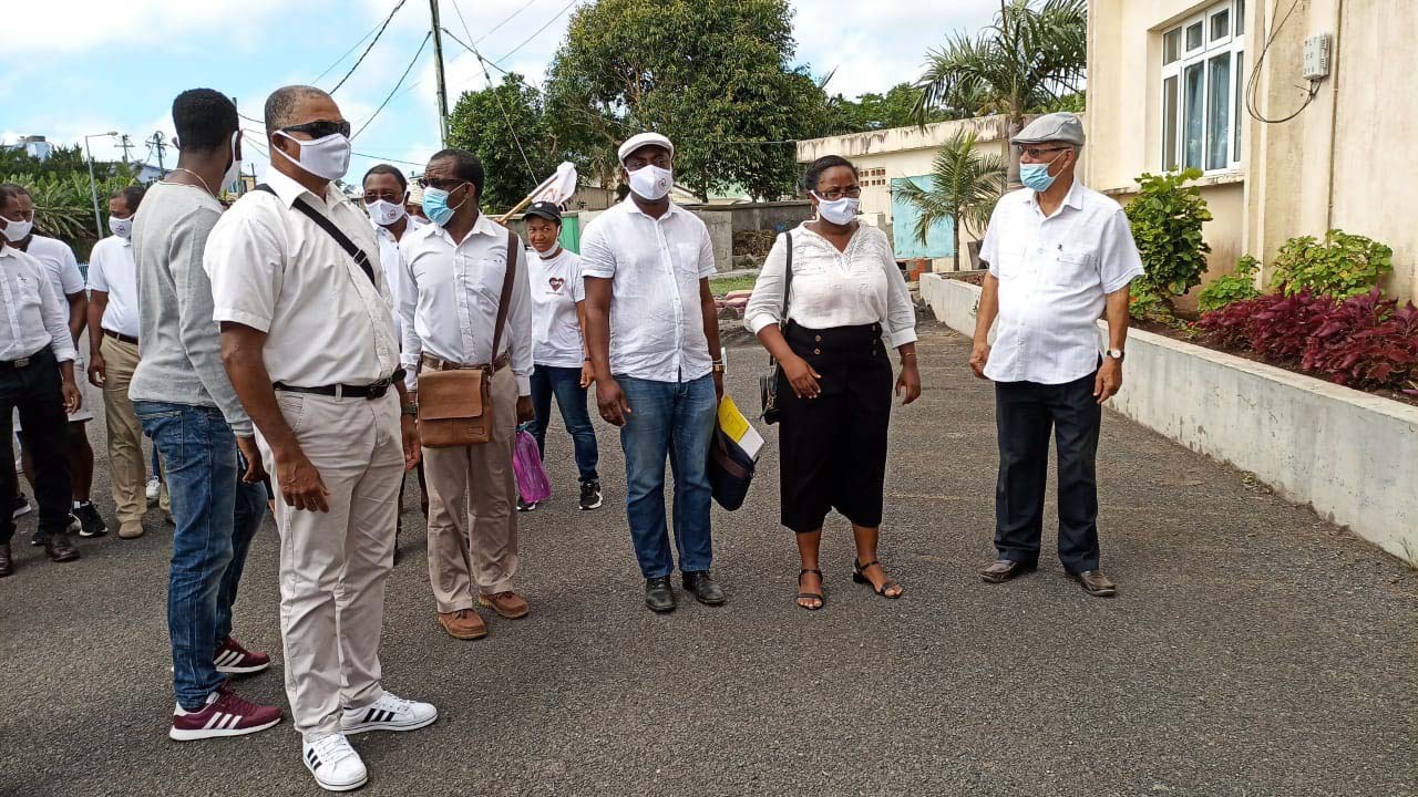 Le chef commissaire sortant, Serge Clair, entouré des candidats de l’OPR.
