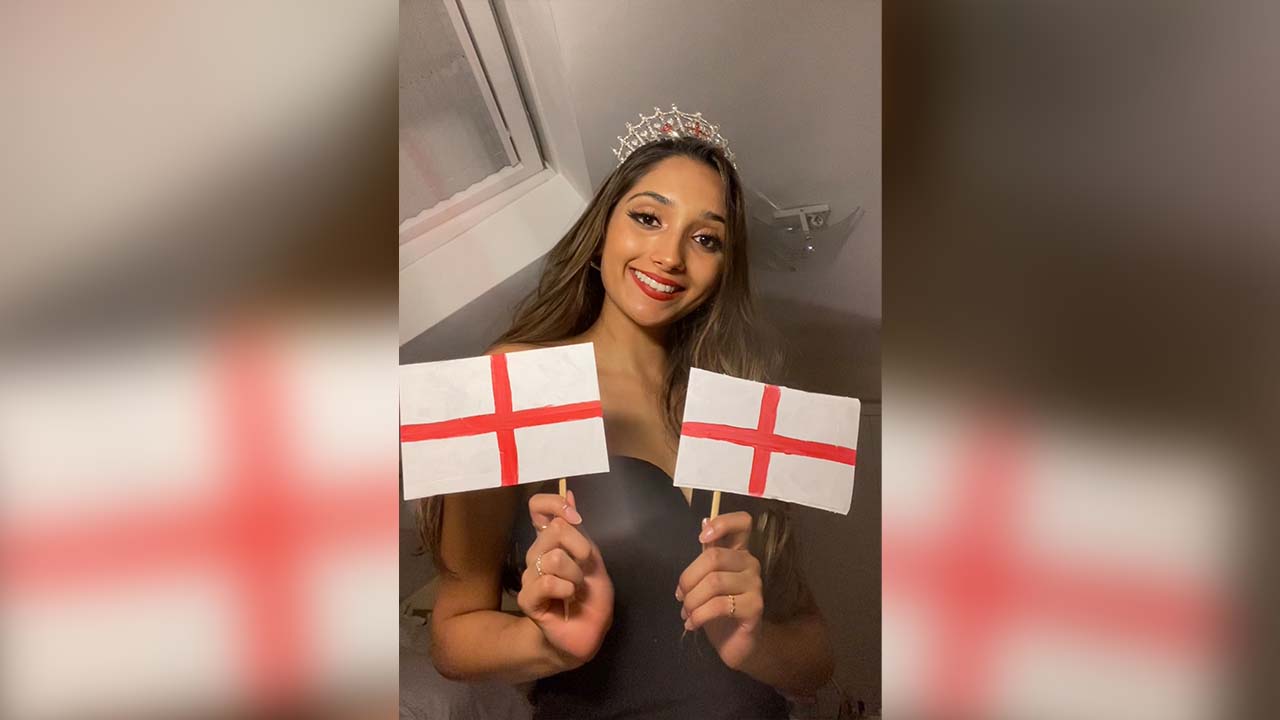 Elle a terminé dans le Top 10  d’une épreuve de Miss England. 