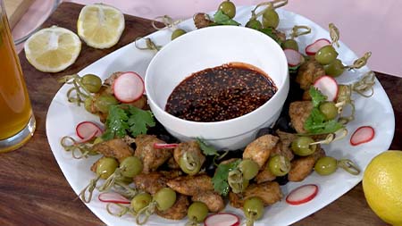 Une belle brochette de poulet et sa sauce prune-soja vous attendent ce soir.