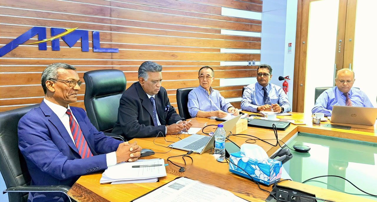 Lormus Bundhoo (au centre), CEO d'AML a présidé  la réunion vendredi.