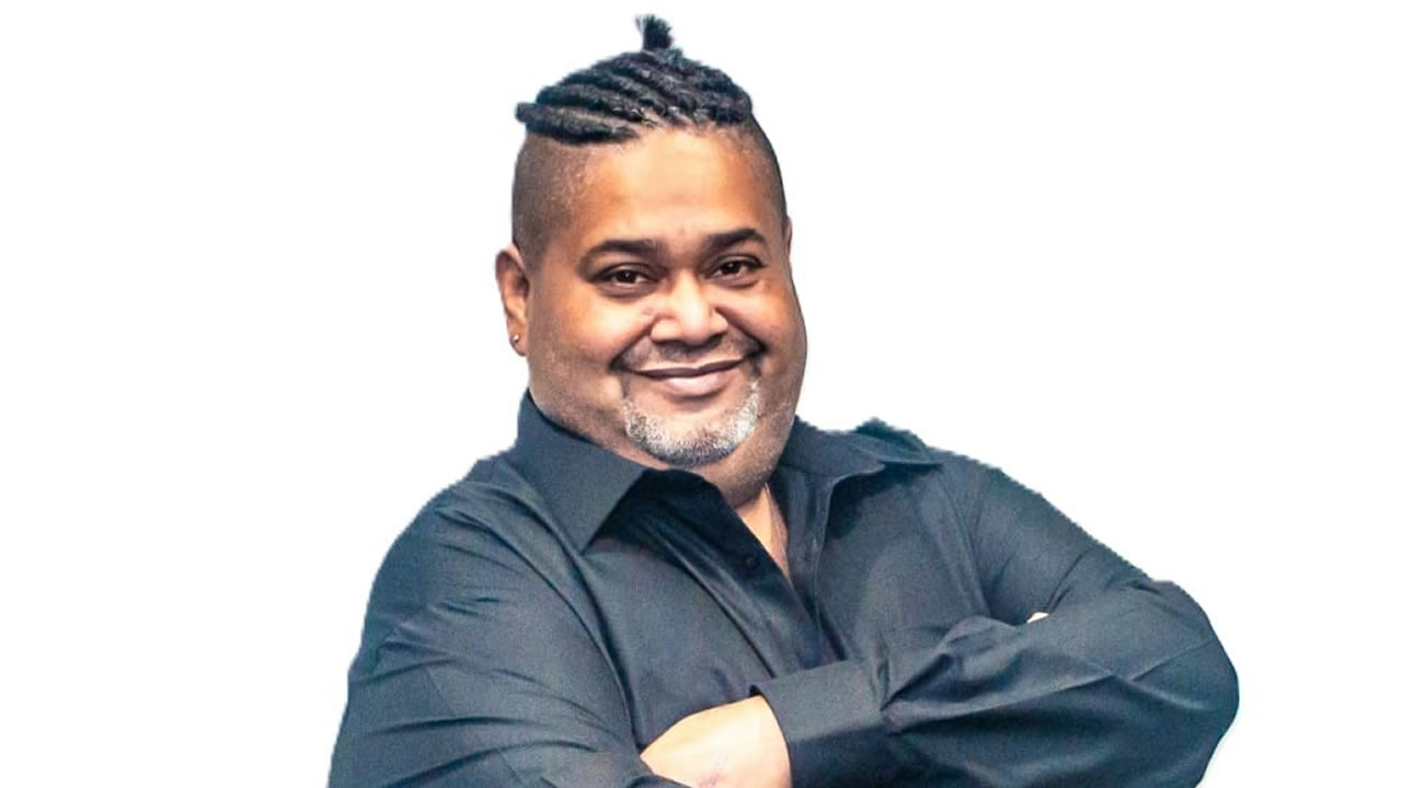 Alexandre Martin promet des éclats de rire grâce à son humour détonant.