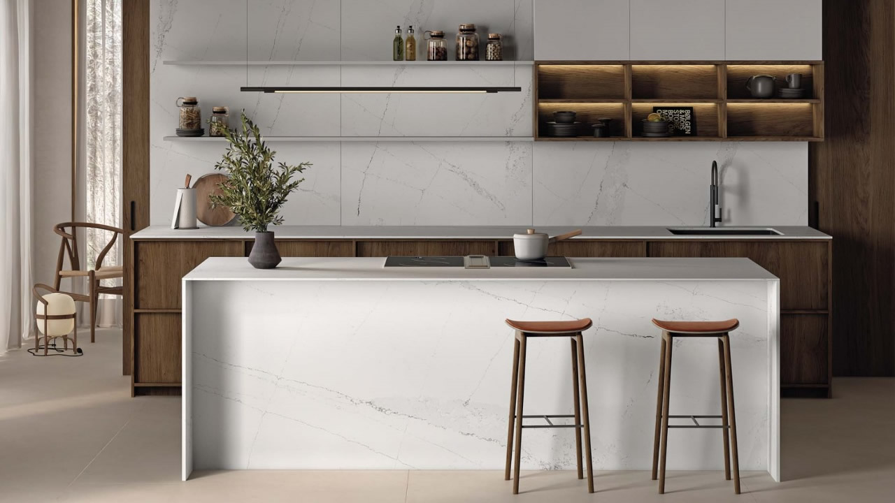 À découvrir sur le stand de Cuarzo & Co Ltd : le Silestone Ethereal Glow, un matériau alliant élégance et robustesse.