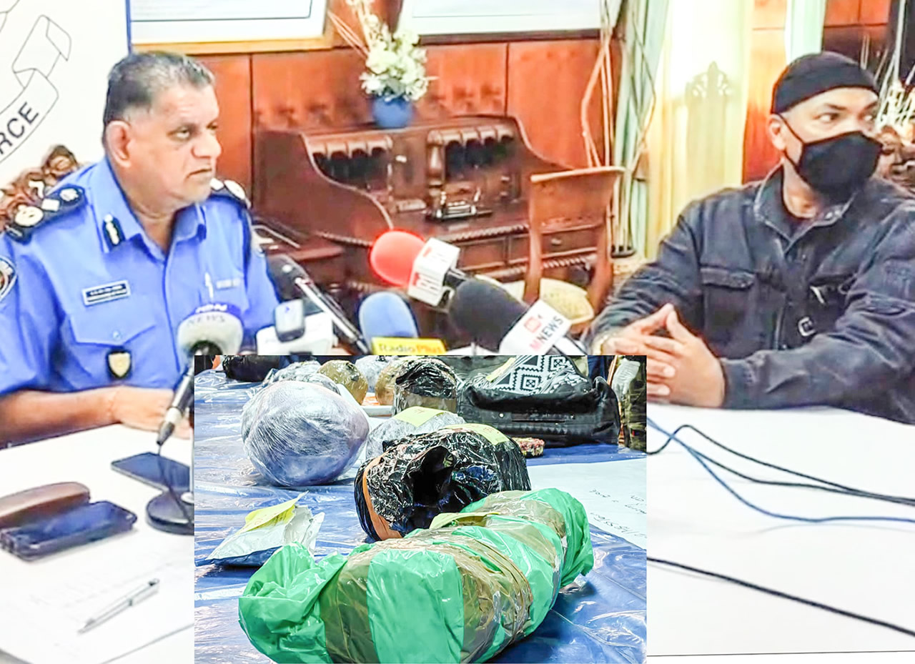 Anil Kumar Dip et Ashik Jagai face à la presse en octobre 2022 pour détailler la saisie de 100 kilos de cannabis évalués à Rs 150 M.