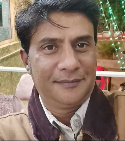 Jibran est enseignant. 