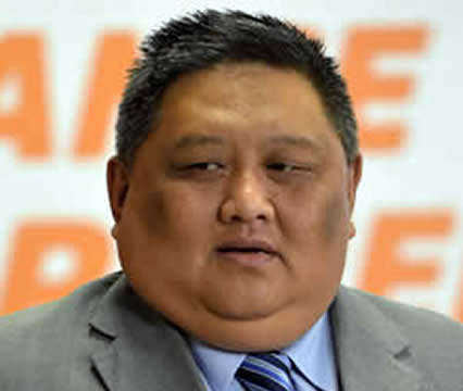 L’ancien maire des villes soeurs fait son retour dans l’arène.