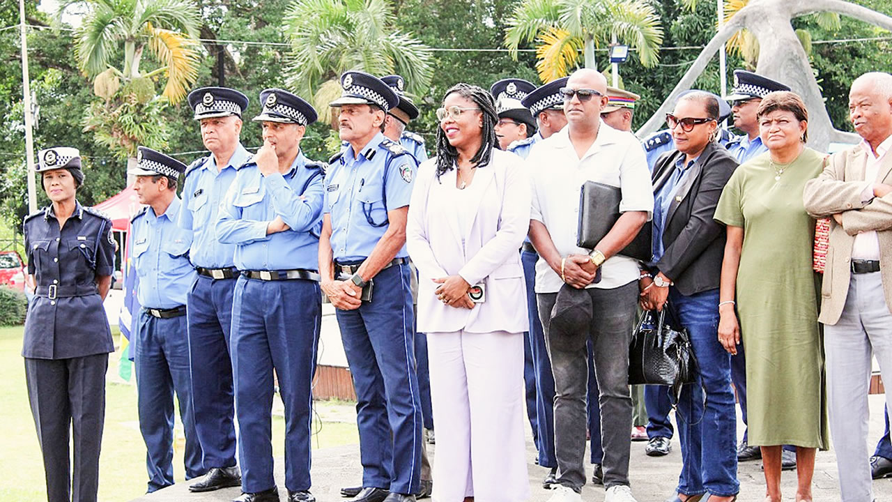 Le CP Rampersad Sooroojebally, Gabrielle Rimena Batour, mairesse de Beau-Bassin/Rose-Hill, et Ravind Lugun, assistant-Commissaire des prisons, accompagnés de hauts gradés, ont marqué leur présence, témoignant de l’importance de l’événement.