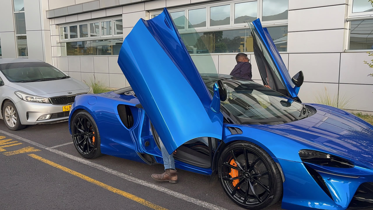 Une McLaren Artura saisie par la FCC mercredi.