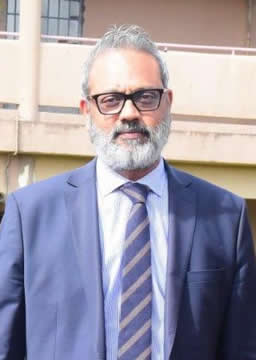 Me Mooneeswur Seetaram