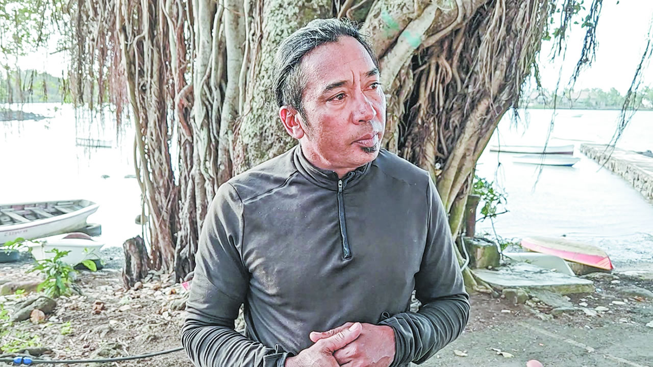 Patrick Karia, skipper et pêcheur expérimenté, a ramené Sandro L’Aiguille au débarcadère de Poudre-d’Or.