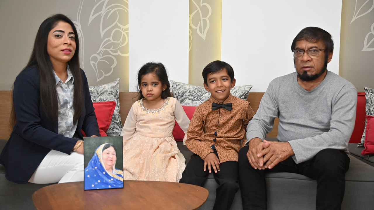 Désormais, elle compte sur l’amour de ses proches. Ici entourée de son père et de ses deux enfants. 