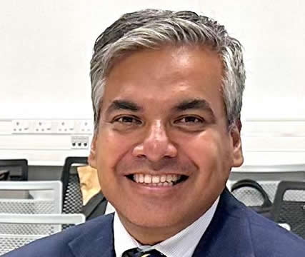 Rishi Nursimulu, lauréat du Royal College Curepipe en 1999.