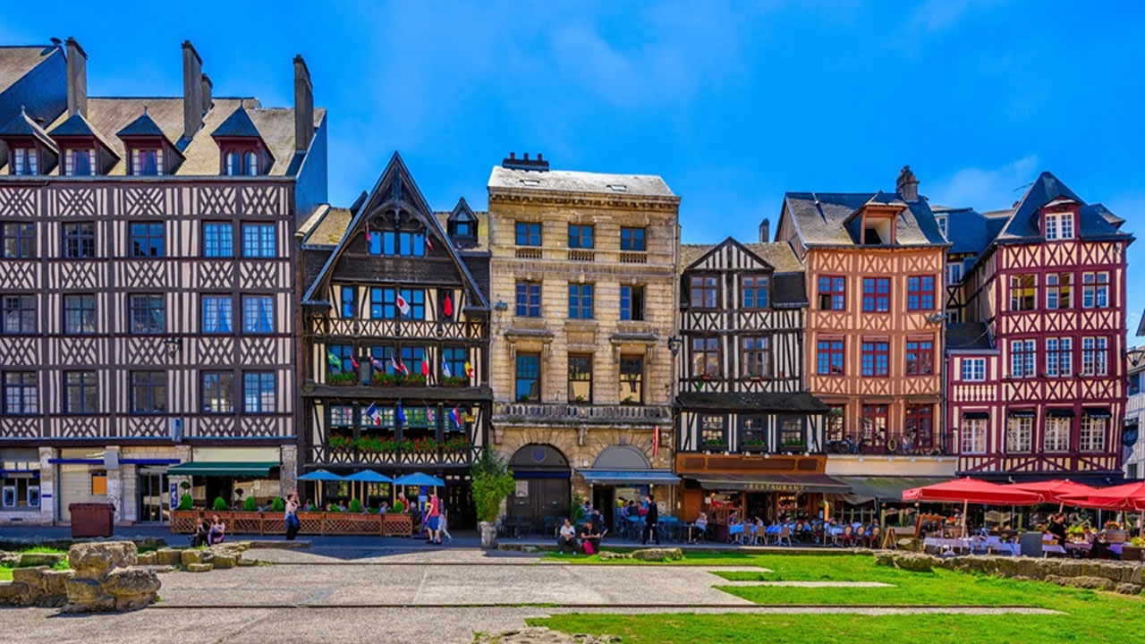 La Place du Vieux Marché, à Rouen.