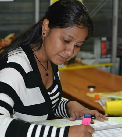 Swapna est fonctionnaires. 