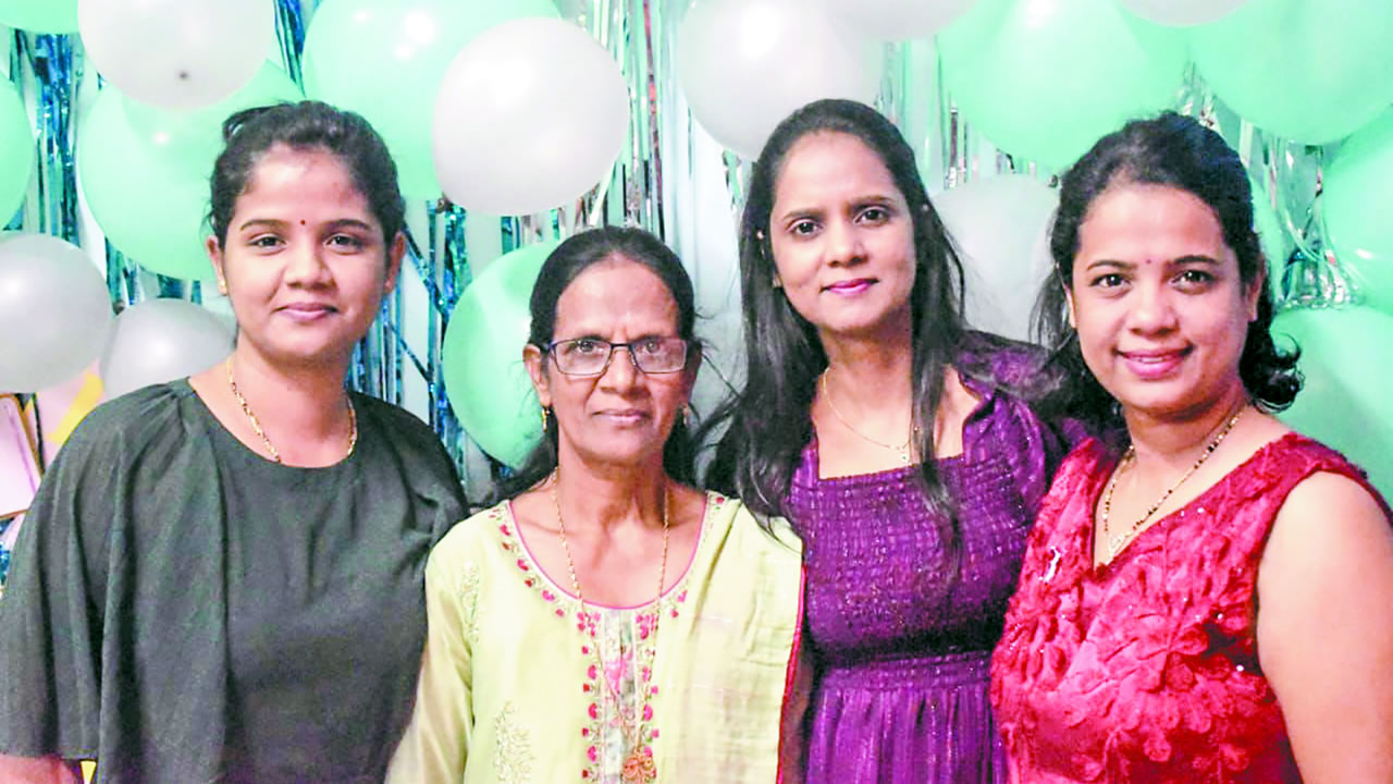 The sisters with their mother