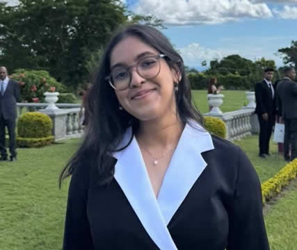 Zaara Fatima Toorawa, élève du Queen Elizabeth College, promotion 2024.