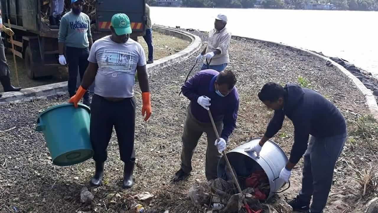 Le nettoyage des plages reste une des priorités.