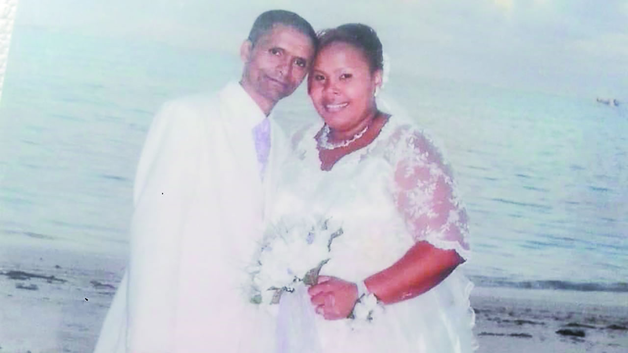 Carina et Jean François, le jour de leur mariage en 2014, bien avant que leur famille ne s’agrandisse si vite.