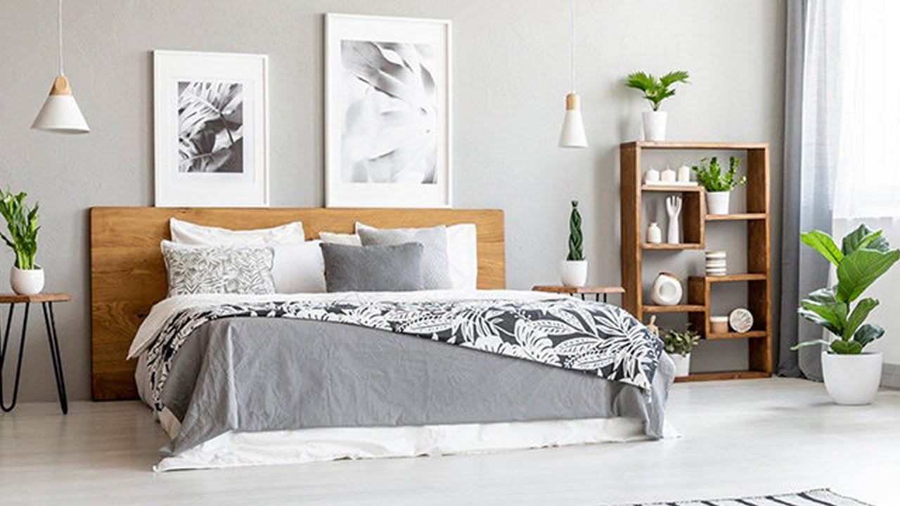 Des meubles, linge de lit et autres objets décoratifs pour la chambre à coucher seront en vente.