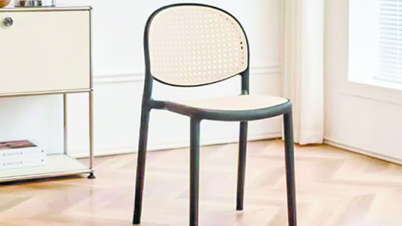 Plusieurs modèles de chaises chez Uniworld.